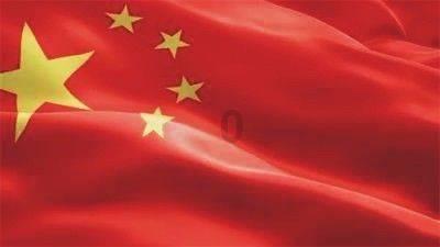 秦岚性感晚装大晒S型身材,44岁美貌依旧!