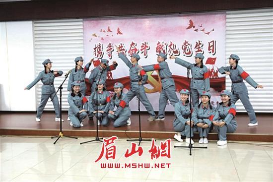 救援受困的小恐龙